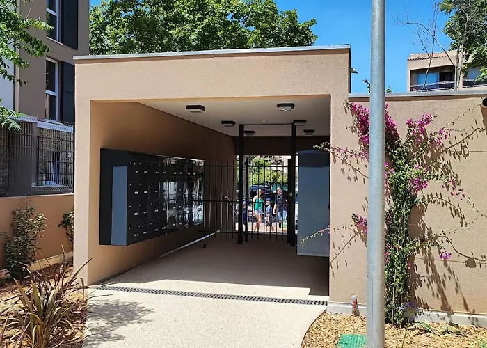 Classe 3 Etoiles A 150m De La * Fréjus