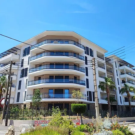 Appartement Bleu Azur Proche De La Plage Fréjus