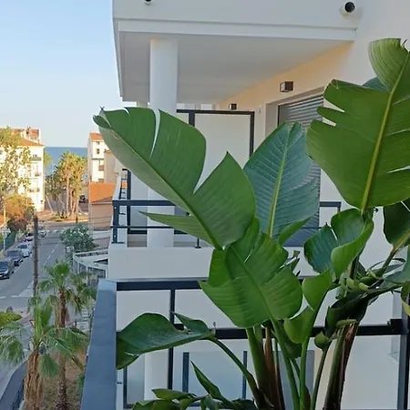 Classé 3 étoiles à 150m De La *