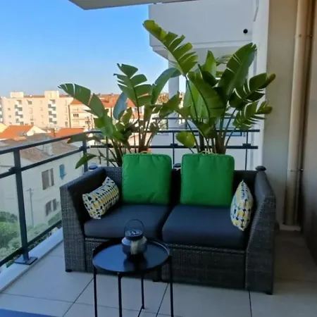 Classé 3 étoiles à 150m De La * Fréjus