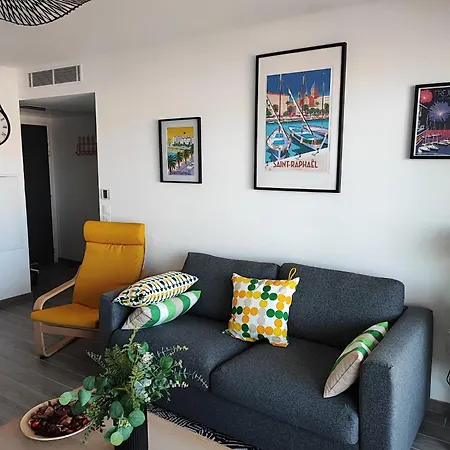 Classé 3 étoiles à 150m De La * Fréjus