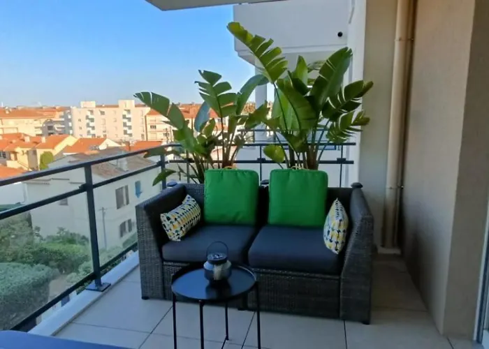 Classe 3 Etoiles A 150m De La * Fréjus